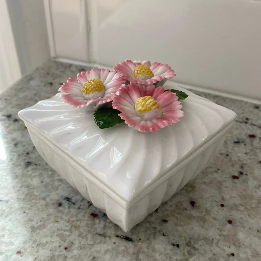 Vintage Abbott Japan floral ceramic trinket box